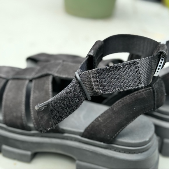 UGG Ashton Strappy Sandal - Picture 7 of 9